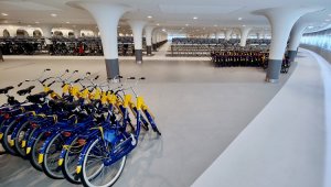 В Амстердаме построили подводный паркинг для велосипедов