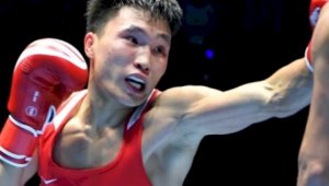 Казахстанский боксер побывал в нокдауне и выиграл «золото» турнира в Венгрии
