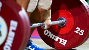 В восьми международных турнирах будут участвовать казахстанские тяжелоатлеты