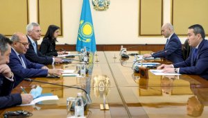 Смаилов и Чакрабарти обсудили реализацию экономических реформ в Казахстане
