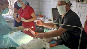 Впервые в Казахстане детям-бабочкам провели хирургическую операцию