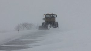Дороги закрыли в нескольких областях Казахстана из-за метели