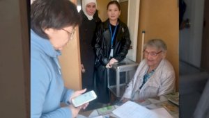 В Алматы проголосовала 99-летняя участница войны