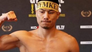 Непобежденный казахстанский боксер нокаутом одержал досрочную победу над соперником в Болтоне