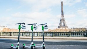 Запретить прокат электросамокатов предлагают жителям Парижа