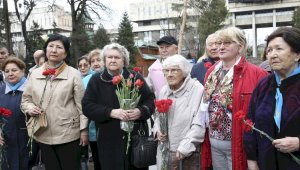 В Алматы почтили память узников фашистских концентрационных лагерей