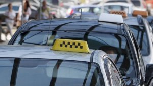 Таксист довез иностранца за 200 тысяч тенге в Алматы