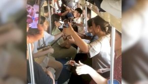 Видео из поезда с юными домбристами из Мангистау стало вирусным в соцсетях