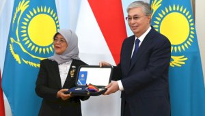Президента Сингапура наградили орденом «Достық»