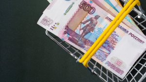 Курс рубля падает в обменниках Казахстана