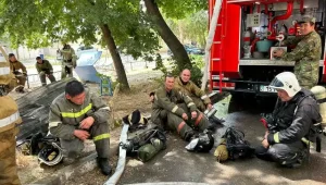 Жамбылские спасатели эвакуировали из-за пожара 10 взрослых и 5 детей