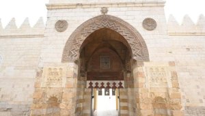 Мечеть Султана Бейбарса открыли в Каире после реставрации