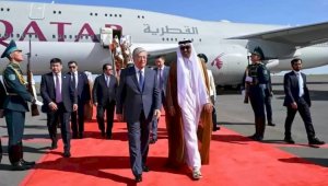Касым-Жомарт Токаев встретил эмира Катара в аэропорту Астаны