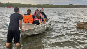 Отца и сына из России спасли на озере Бурабай