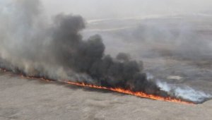 Тушение пожара в Атырауской области осложняется сильной заболоченностью местности