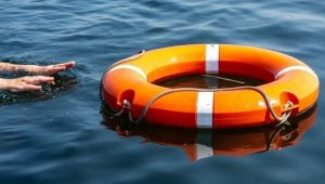 Двух человек спасли из воды в Актобе