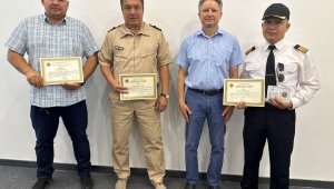 Наградили авиаторов, участвовавших при тушении лесных пожаров в Семее и Кокшетау