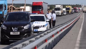 Автомобильная пробка образовалась на границе Казахстана и России