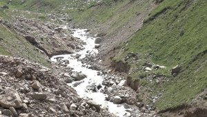 Последствия схода селя устраняют в горах Алматы