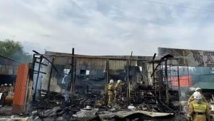 Строительный магазин горел в Алматы
