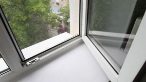 Ребенок выпал из окна 12-го этажа в Алматы