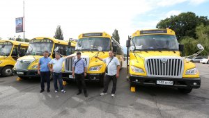 Двум школам Наурызбайского района Алматы выделили пять автобусов