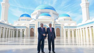 Президенты Казахстана и Таджикистана посетили Главную мечеть Астаны