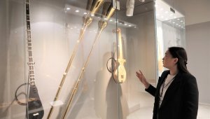 Музею музыкальных инструментов в Алматы подарили таджикские изделия