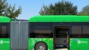 В Алматы обновляют автобусы «гармошки» на городских маршрутах