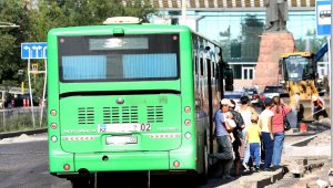 Мужчина угрожал ножом пассажирам автобуса в Алматы