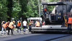В Алматы продолжается средний ремонт улицы Байзакова