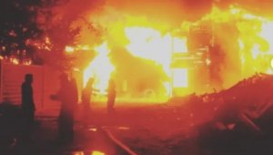 Крупный пожар разгорелся ночью в Алматы