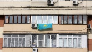 Флаг Казахстана разрешат вывешивать на балконах