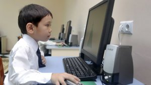 Токаев о скоростном интернете в сельских школах: Через полгода проверю