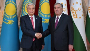 Токаев поздравил президента Таджикистана с днем рождения