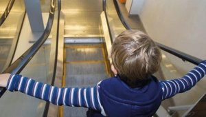 ЧП в ТРЦ Караганды: рука ребенка застряла в эскалаторе