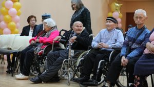 В Алматы прошли благотворительные концерты для пенсионеров