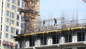 Иностранцы нелегально работали на стройке в Алматы