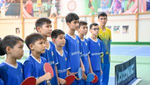 Юным кызылординским теннисистам вручили ракетки от имени Президента