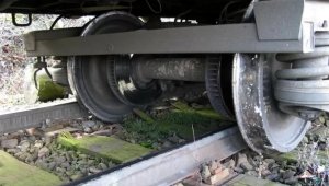 Вагоны грузового поезда сошли с рельсов в ВКО