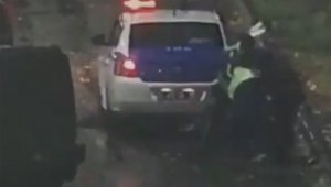 Агрессивный мужчина напал на полицейских Астаны