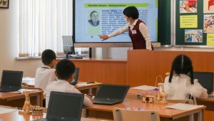 В Казахстане придумали, как привлечь лучших педагогов в регионы