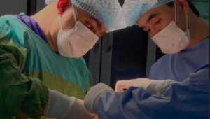 Пациенту с тяжелым диагнозом имплантировали искусственное бедро в Алматы
