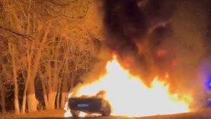 Две автомашины сгорели при столкновении на трассе Алматы — Коргас