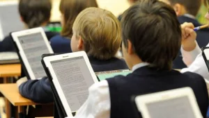 Почти все школьные учебники в Казахстане стали цифровыми