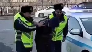 Мужчина с ножом напал на полицейских в Кызылорде