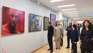 Юбилейная выставка одного из старейших художников Казахстана открылась в Алматы