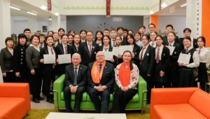 Посол Бельгии провел беседу с карагандинскими школьниками о гендерном насилии