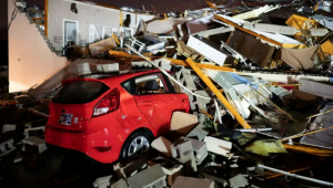 Торнадо в США: десятки тысяч людей остались без света, есть погибшие
