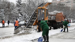 В Алматы организовано круглосуточное дежурство по уборке снега